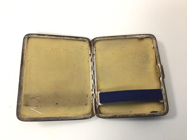 An Edwardian Sheffield silver cigarette case engraved Bob Xmas 1923 to front (103.35g)