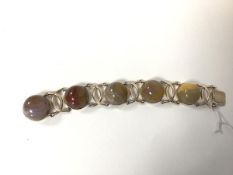 A gilt metal agate cabochon articulated gatelink style bracelet (20cm)