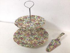 A 1960s/70s Royal Winton Cheadle pattern cakestand and cake lift (cakestand: 25cm x 25cm) (2)