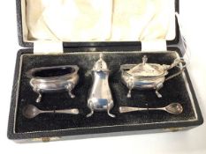 A Sheffield silver condiment set with pepperette, salt and mustard pot, with two spoons (combined: