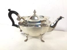 A Hamilton & Inches, Edinburgh silver teapot with bird head spout (15cm x 28cm x 14cm) (620g)