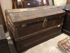 An Edwardian dome top trunk with wooden straps and handles to sides (56cm x 91cm x 52cm)