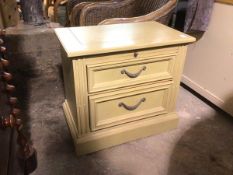 A Stanley Furniture small chest of drawers with brush slide above two drawers, on plinth base (