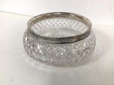 An Edwardian cut glass flower bowl with a Sheffield silver collar (9cm x 23cm)