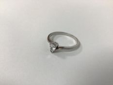 An 18ct white gold ring set single pear shaped diamond (approximately 0.3ct) (T/U)