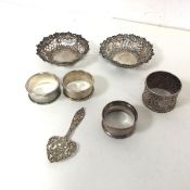 Two Edwardian Birmingham silver napkin rings and a small silver pierced shovel (combined: 54.74g)