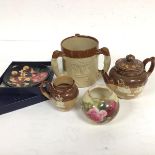 A Doulton Lambeth miniature teapot and milk jug with sprigged decoration (teapot: 11cm) and a