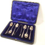 A set of six Sheffield silver rat tail pattern teaspoons complete with matching tongs, in fitted