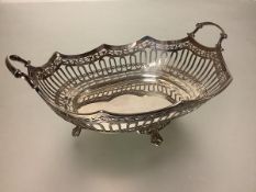 A George V silver twin-handled fruit basket, Atkin Brothers, Sheffield, 1927, oval, with scalloped