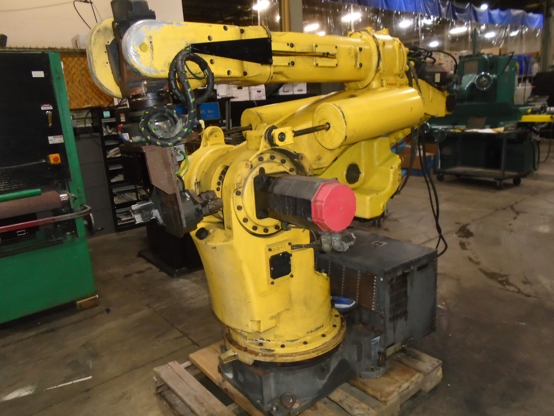 Fanuc S420iF 6 Axis Robot 140 KG Payload RJ2 Controller With Tech Pendent - Image 4 of 10