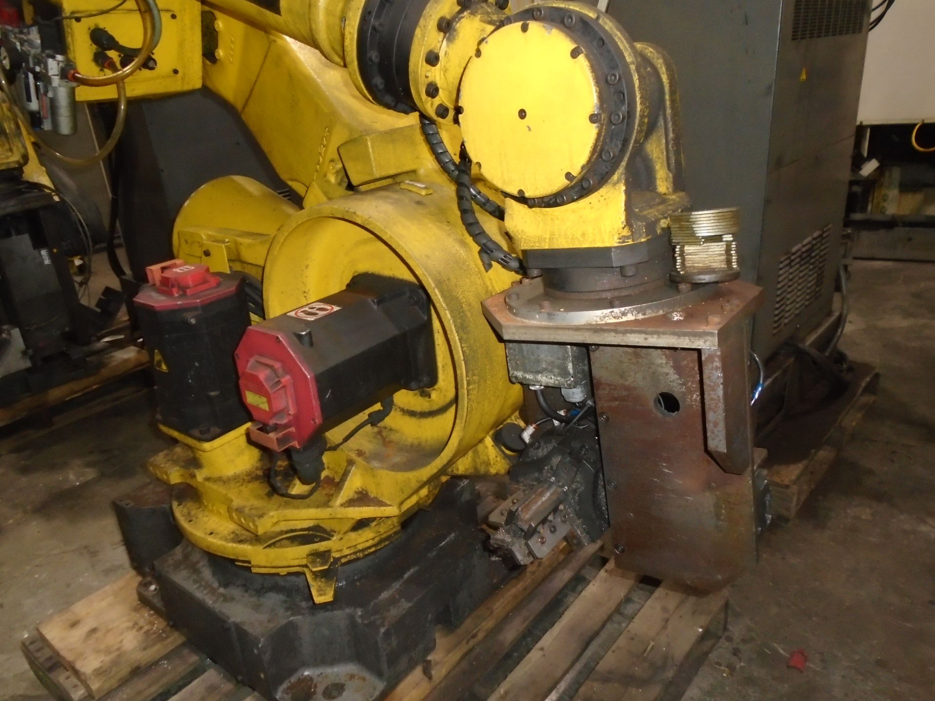 Fanuc Robot R-2000 iA-165F With RJ3iB & Teach Pendent - Image 7 of 11