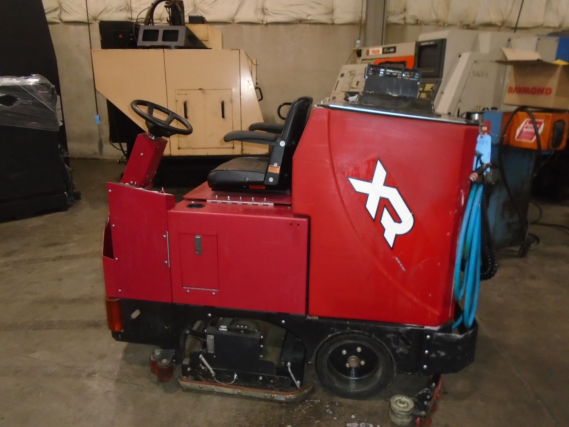 Factory Cat 40-C Floor Scrubber XR Series Excellent Condition - Image 3 of 12