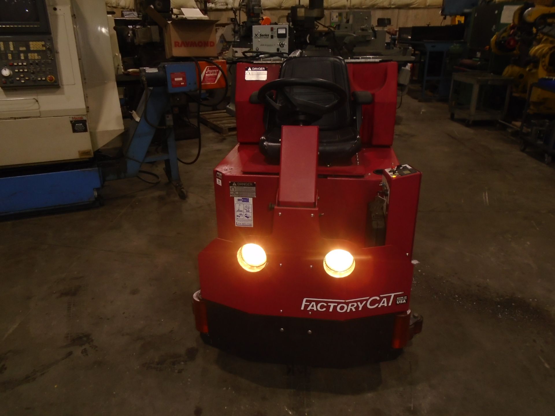 Factory Cat 40-C Floor Scrubber XR Series Excellent Condition - Image 2 of 12