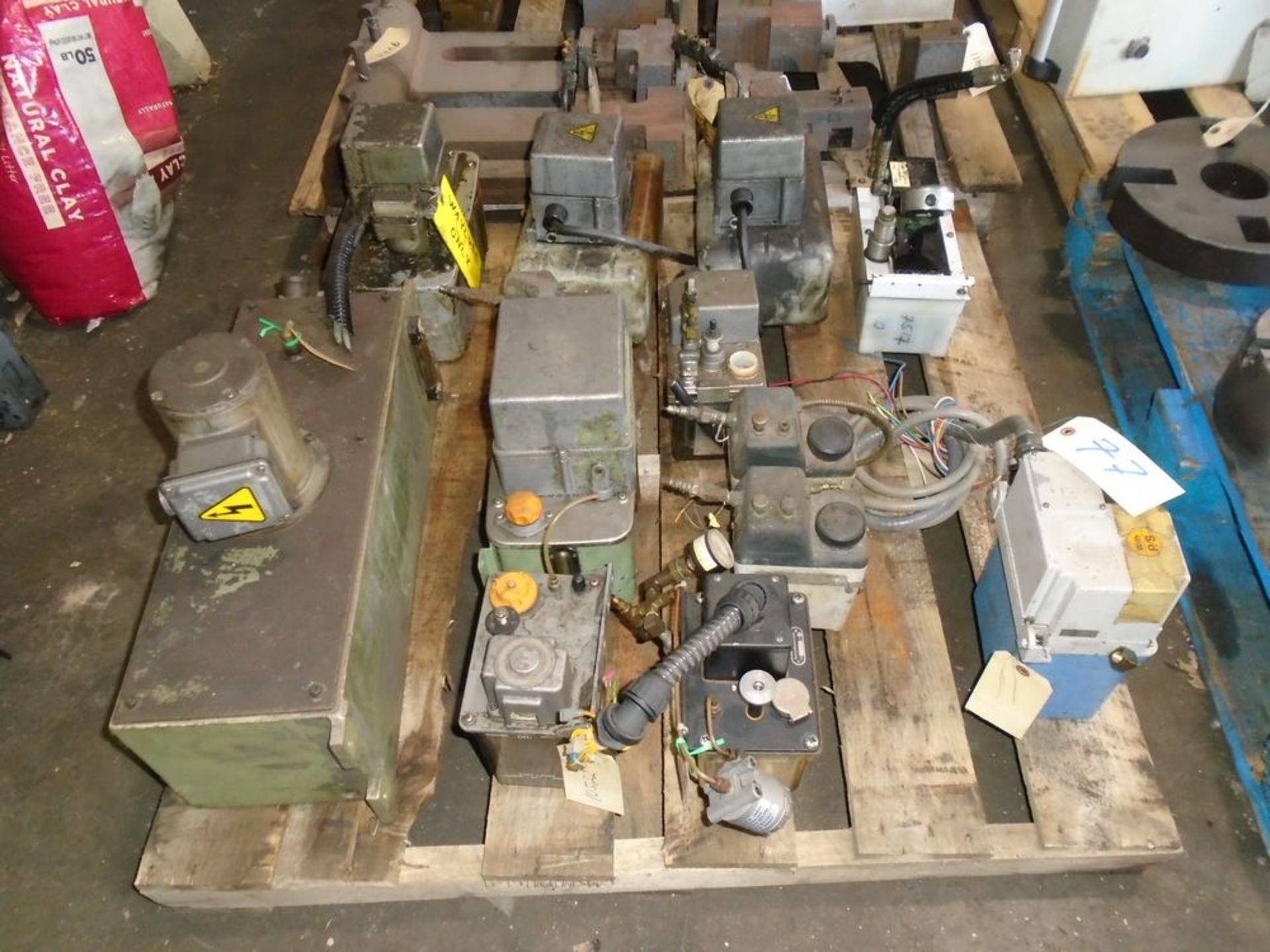 CNC Lathe Mill CNC Auto Lube Pumps Mazak & Okuma Lot 77 - Image 3 of 6