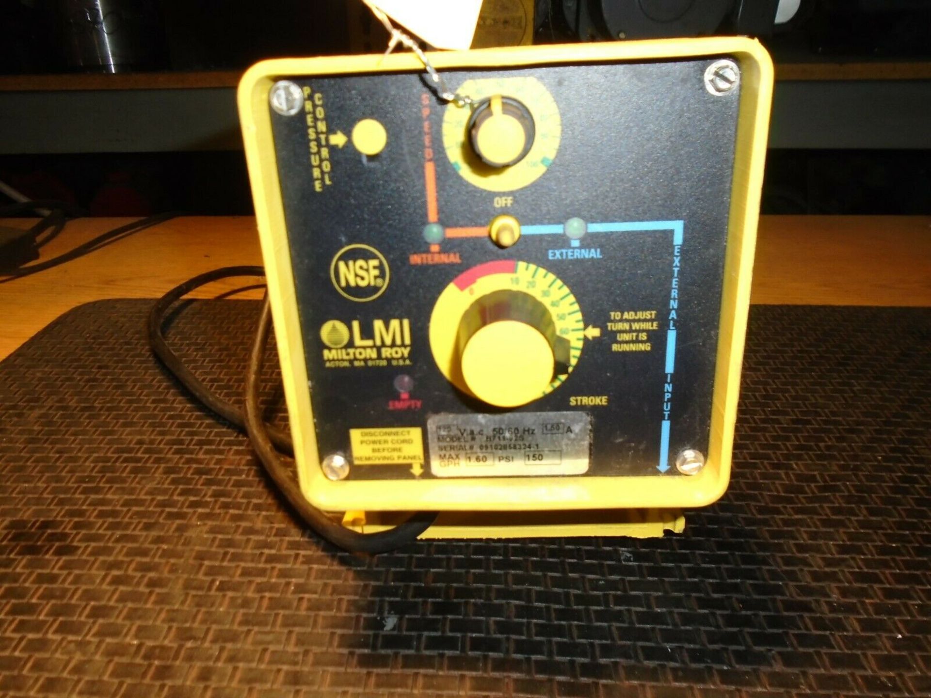Electromagnetic Mitering Pump LMI Milton Roy B711-925 - Image 4 of 5