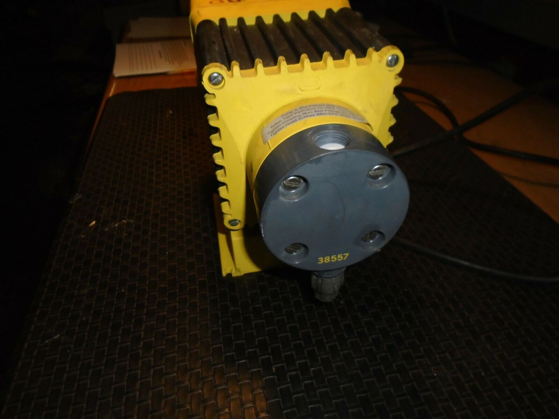 Electromagnetic Mitering Pump LMI Milton Roy B711-925 - Image 3 of 5