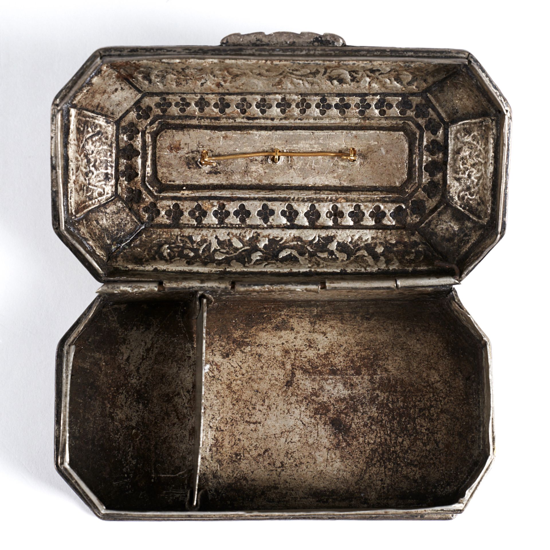 19th C. Indonesian Sumatra Silver Gilt Tobacco Box - Bild 2 aus 8