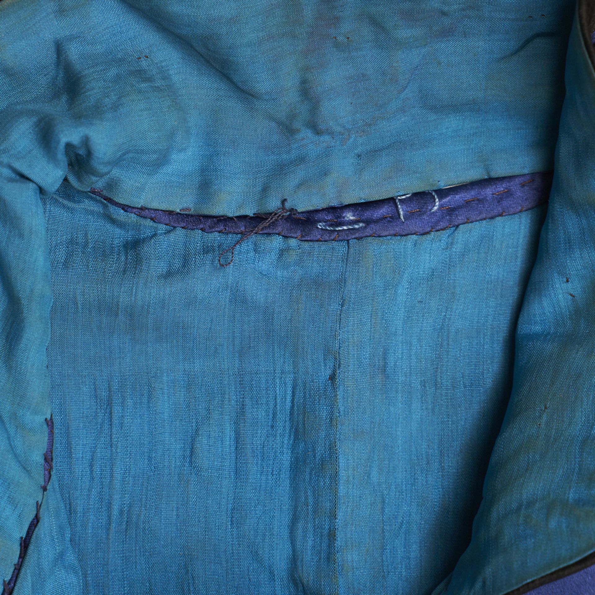 Early 20th C. Chinese Blue Brocade Silk Robe - Bild 6 aus 11
