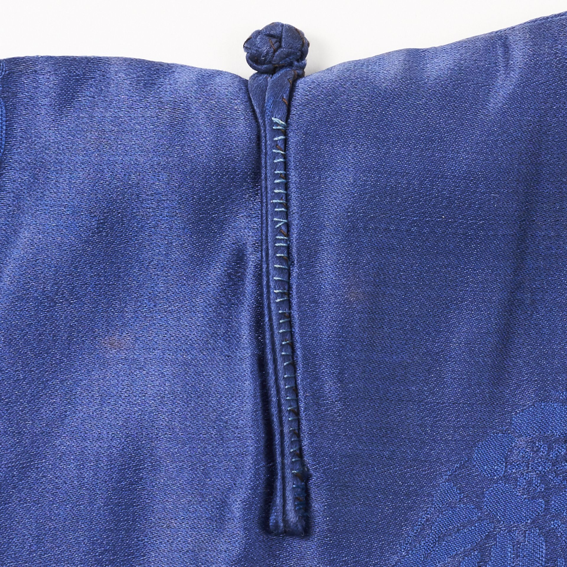 Early 20th C. Chinese Blue Brocade Silk Robe - Bild 8 aus 11