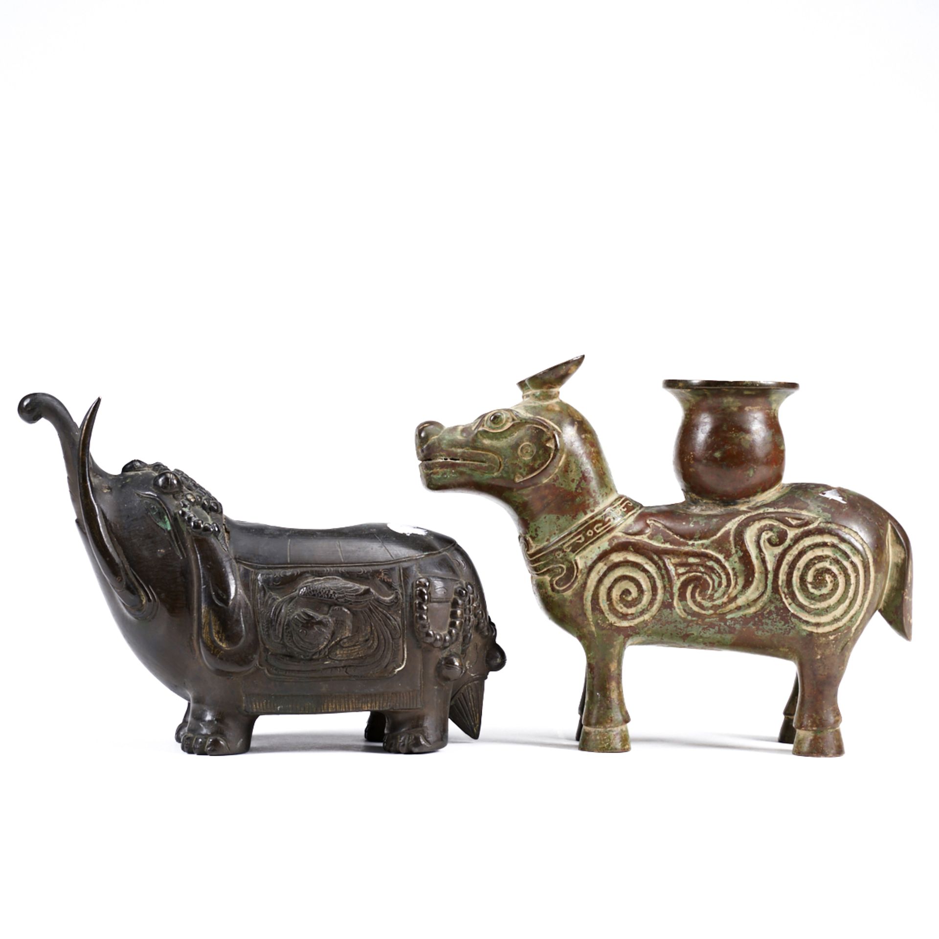 Grp: 2 Archaic Style Chinese Bronze Animals - Bild 2 aus 7
