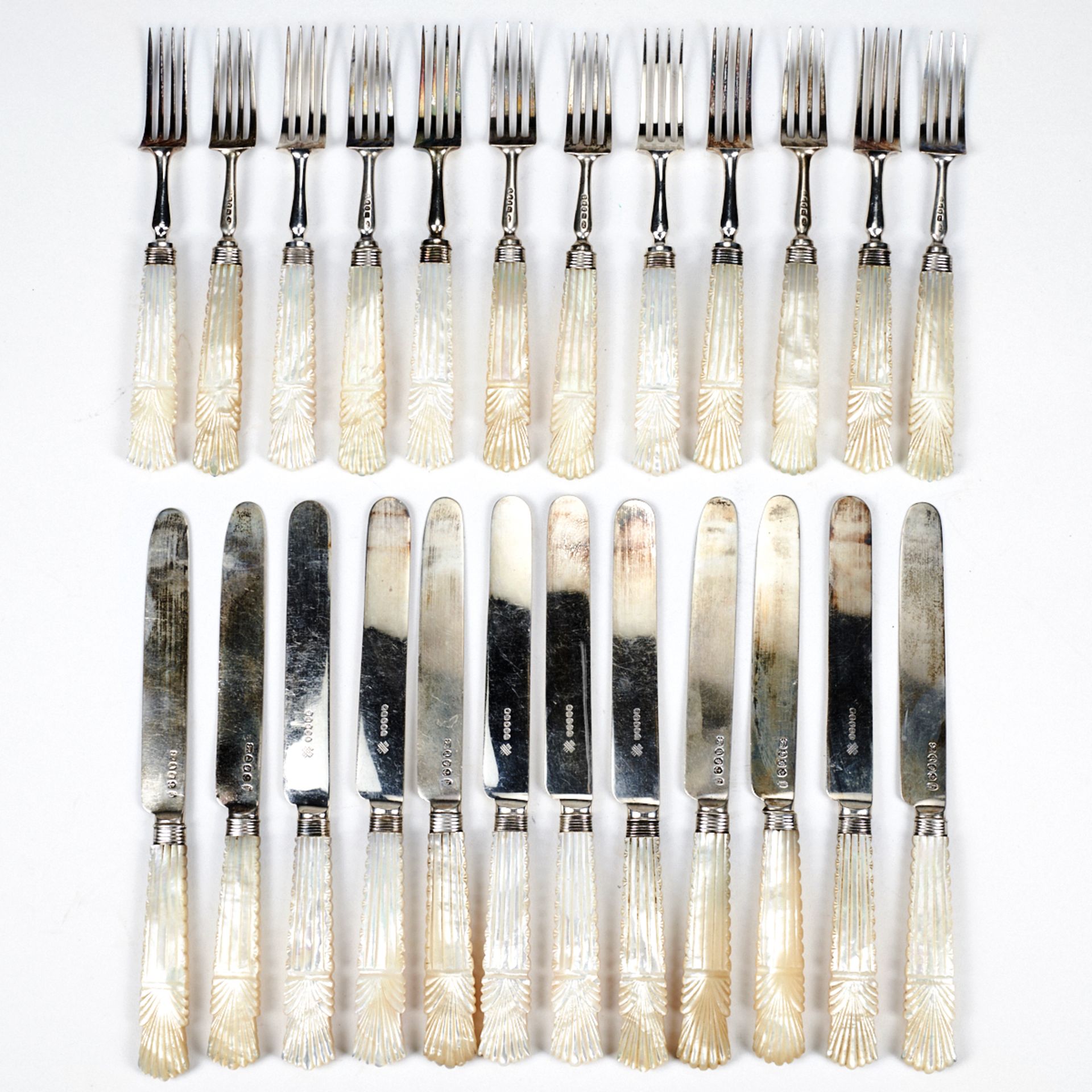 Set of Walker & Hall Sheffield Silver Mother of Pearl Flatware - Image 2 of 7