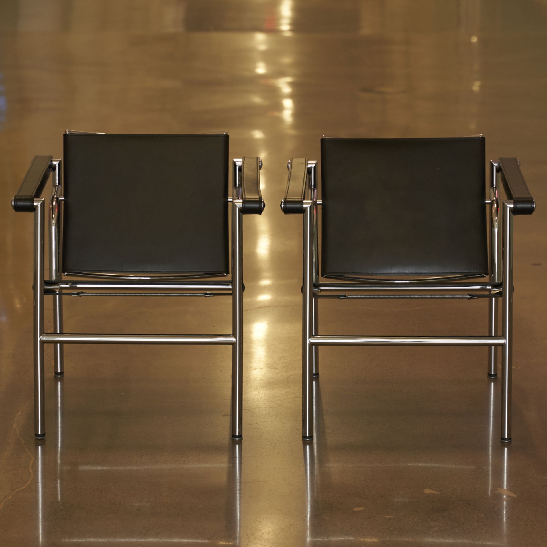 Pair of Le Corbusier Style LC1 Basculant Chairs - Bild 3 aus 10