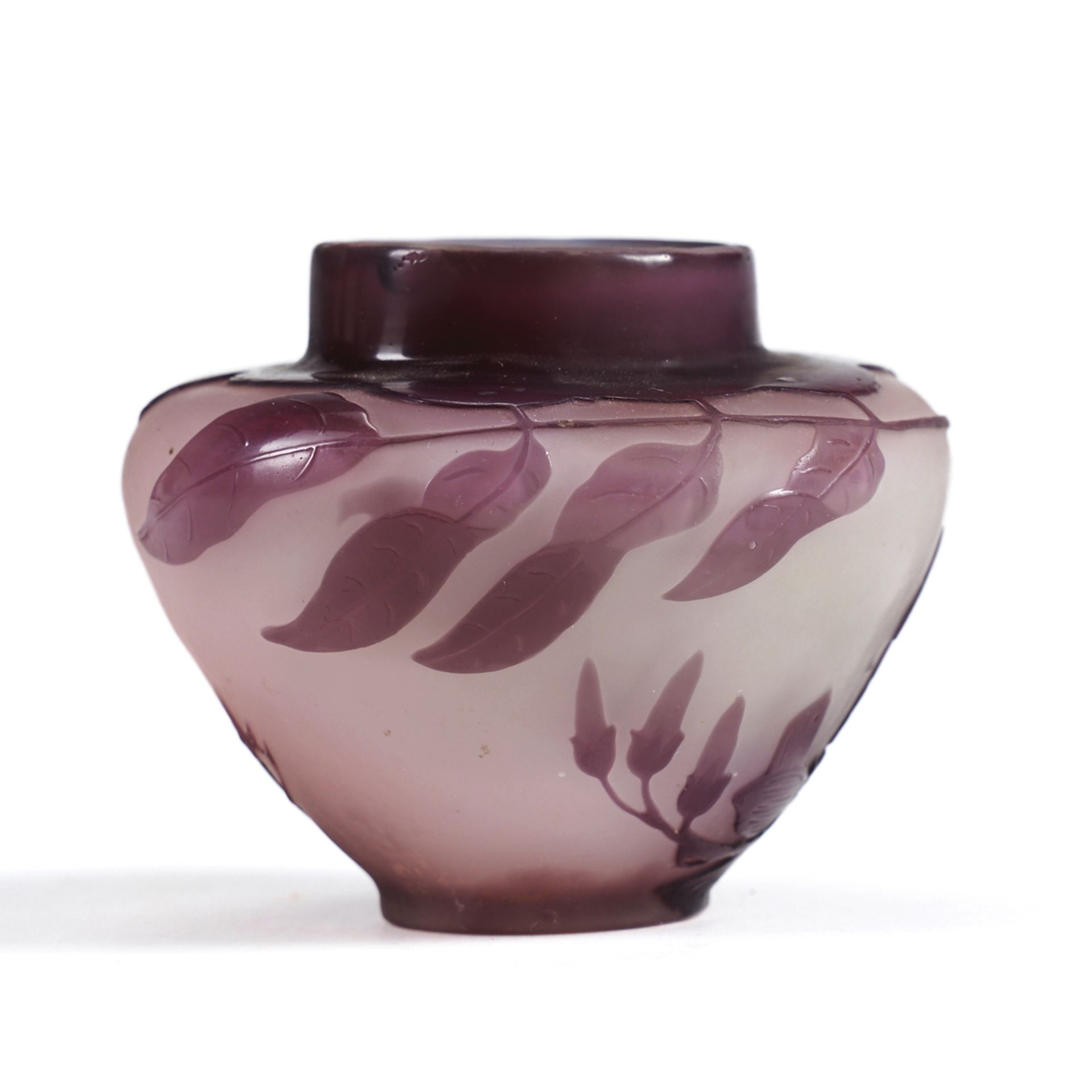 Small Galle Purple Cameo Art Glass Vase - Bild 3 aus 7