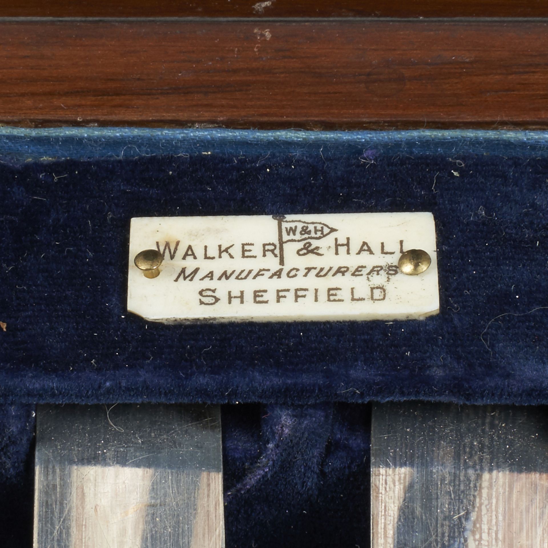 Set of Walker & Hall Sheffield Silver Mother of Pearl Flatware - Image 7 of 7