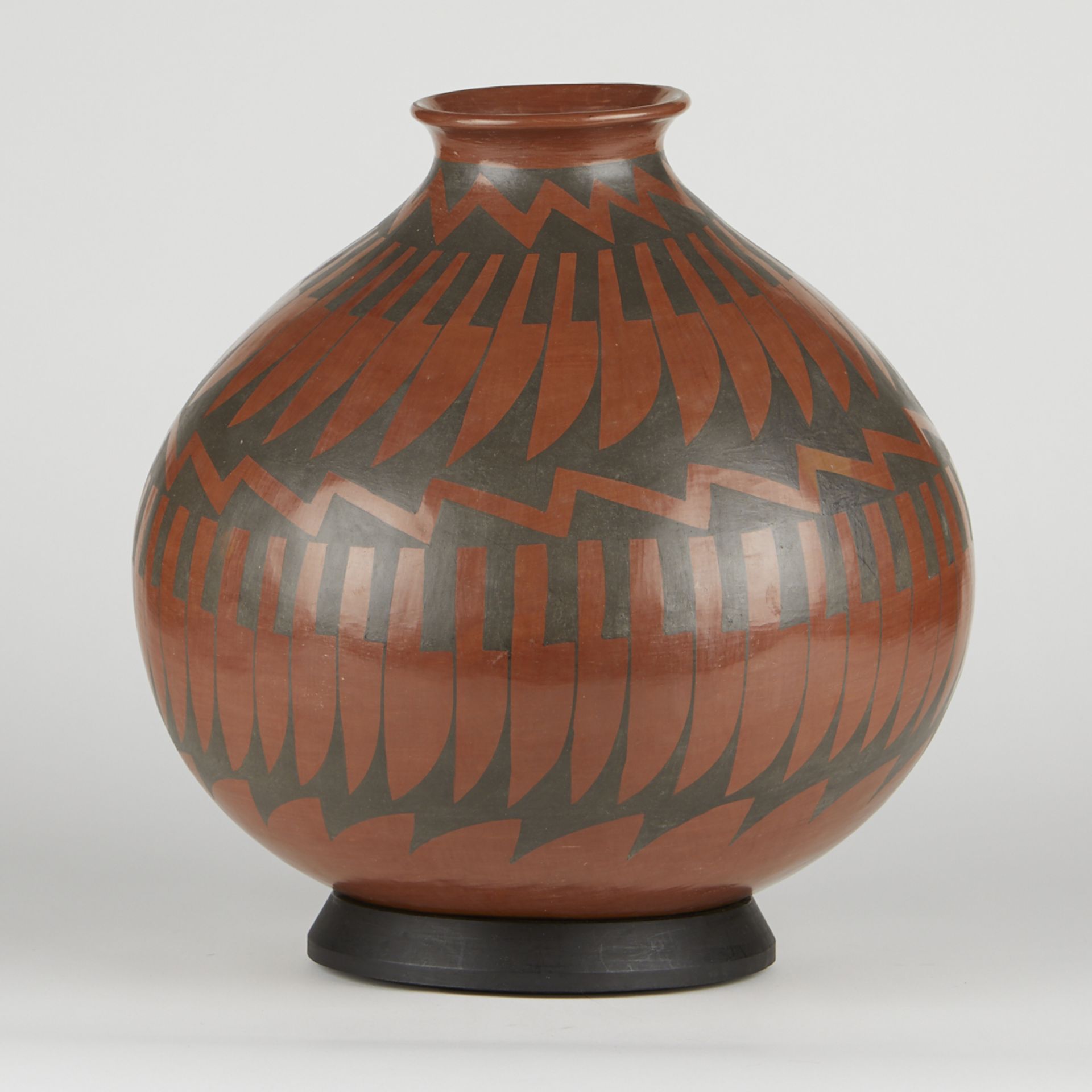 Gloria Hernandez Mata Ortiz Olla Pot - Image 3 of 6