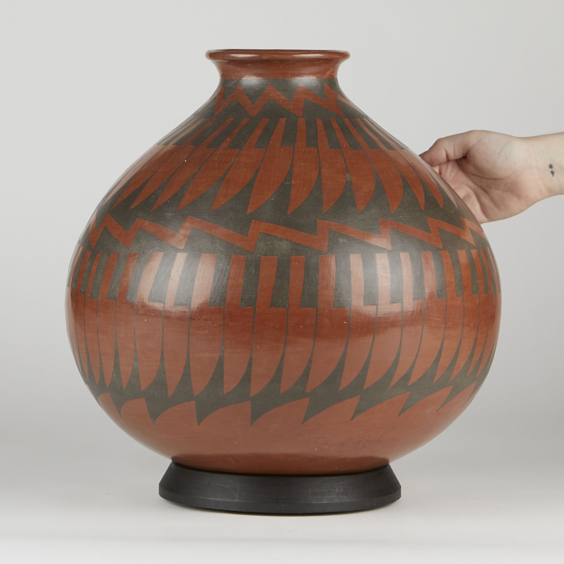 Gloria Hernandez Mata Ortiz Olla Pot - Image 2 of 6