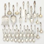 Grp: 32 pc Whiting Lilly Pattern Silver 1352g