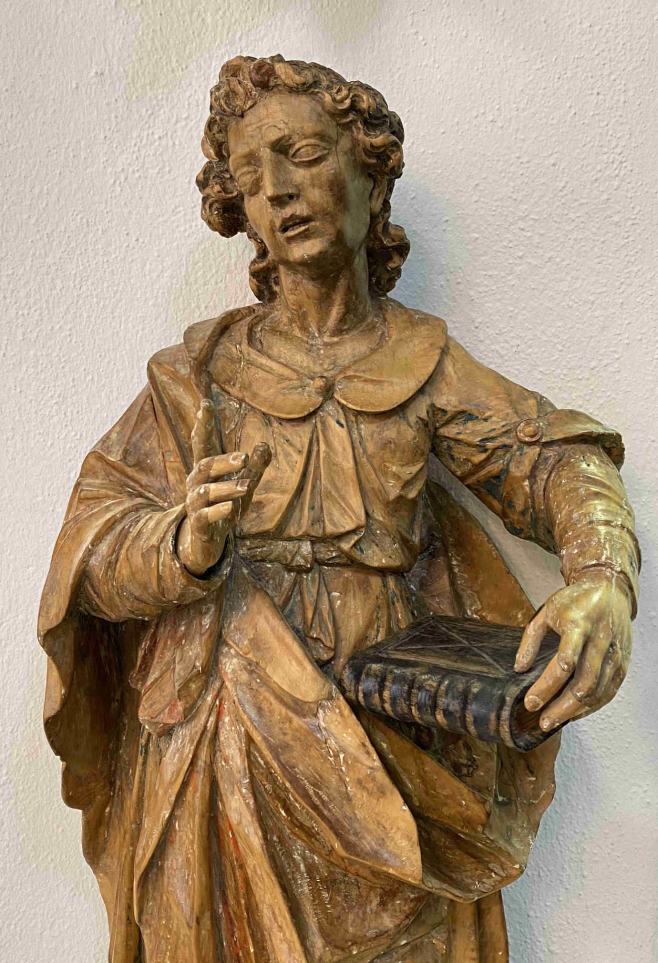 Zwei Heiligenskulpturen des Manierismus: Trauernde Maria und Johannes - Image 5 of 9