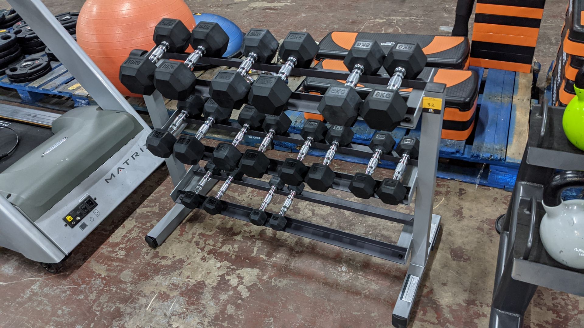 Dumbbell set & rack comprising 9 pairs of dumbbells (1, 2, 3, 4, 5, 6, 8, 9 & 10kg), i.e. 18 dumbbel