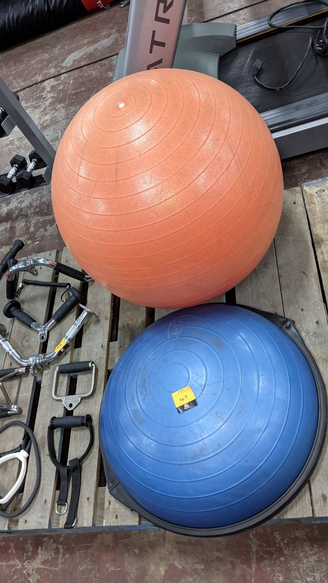 Balance board plus large rubber training ball - Image 2 of 5