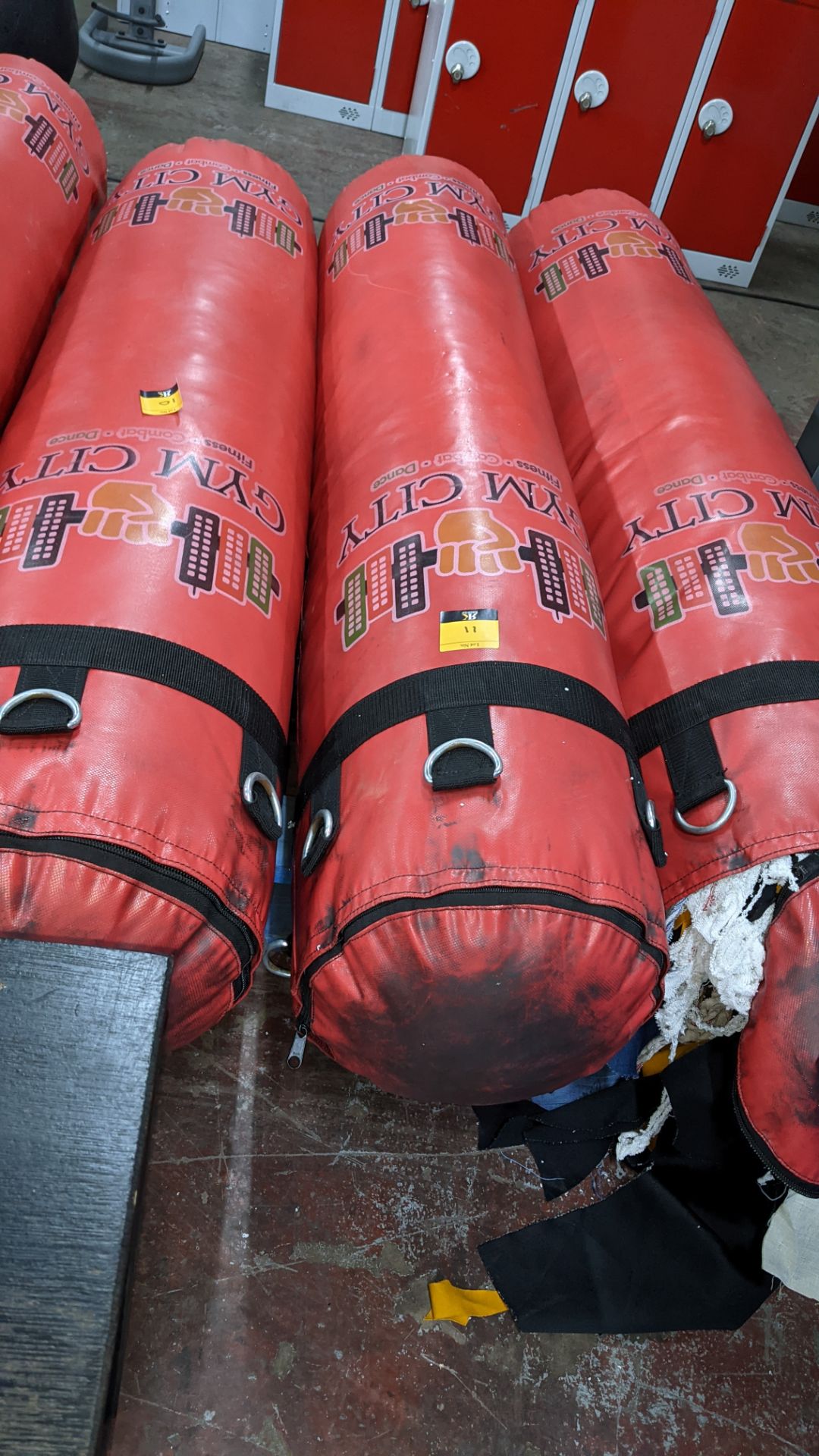 Hanging punch bag circa 5' long - this lot does not include any chains, frames or similar - Image 4 of 4