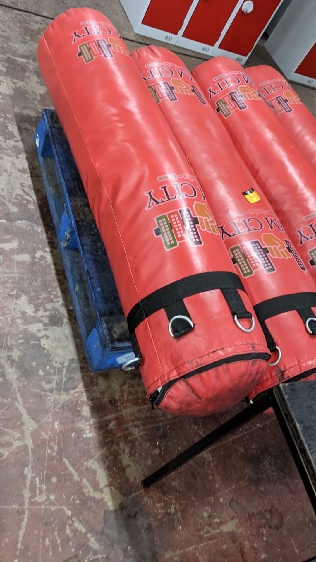 Hanging punch bag circa 5' long - this lot does not include any chains, frames or similar - Image 4 of 4