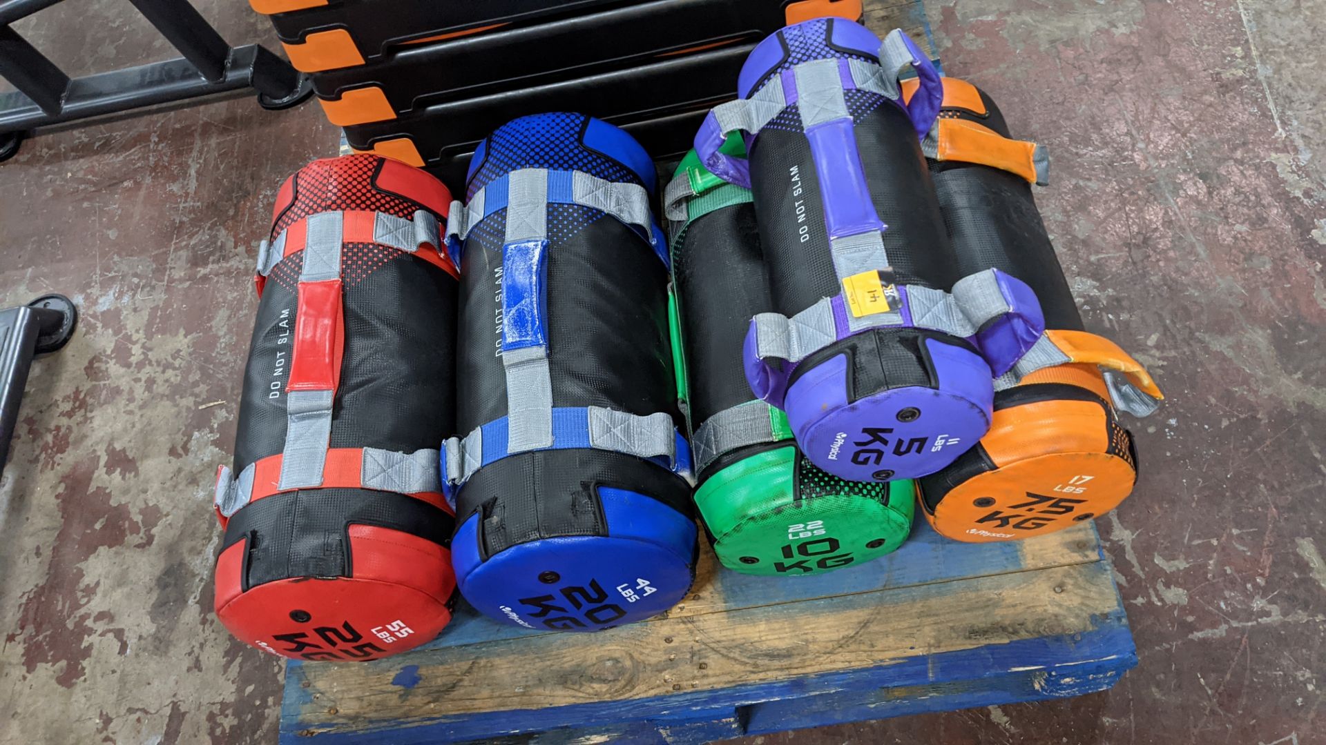 Set of Physical Company weighted bags comprising 5 items in total in sizes 5, 7.5, 10, 20 & 25kg - Image 5 of 5