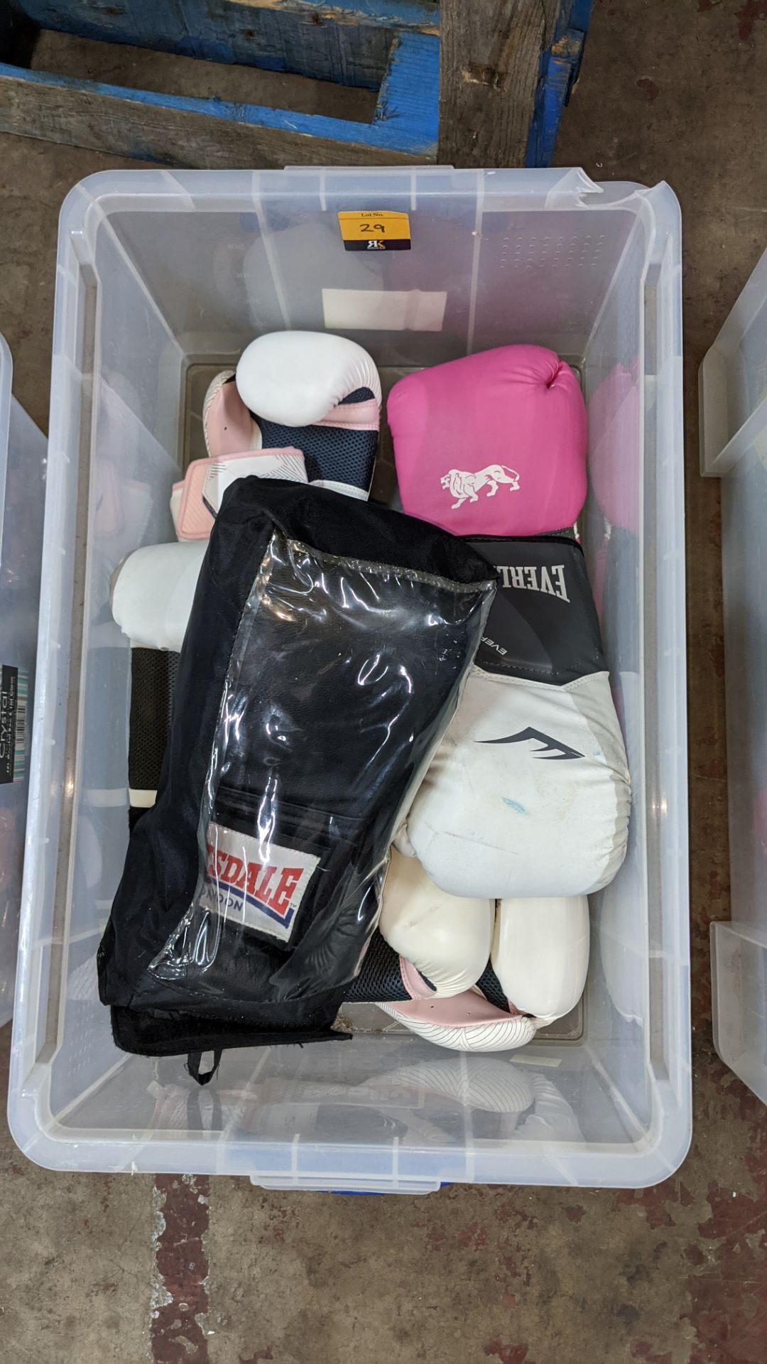 5 assorted pairs of boxing gloves including several that appear to be designed for women with pink d - Image 2 of 7