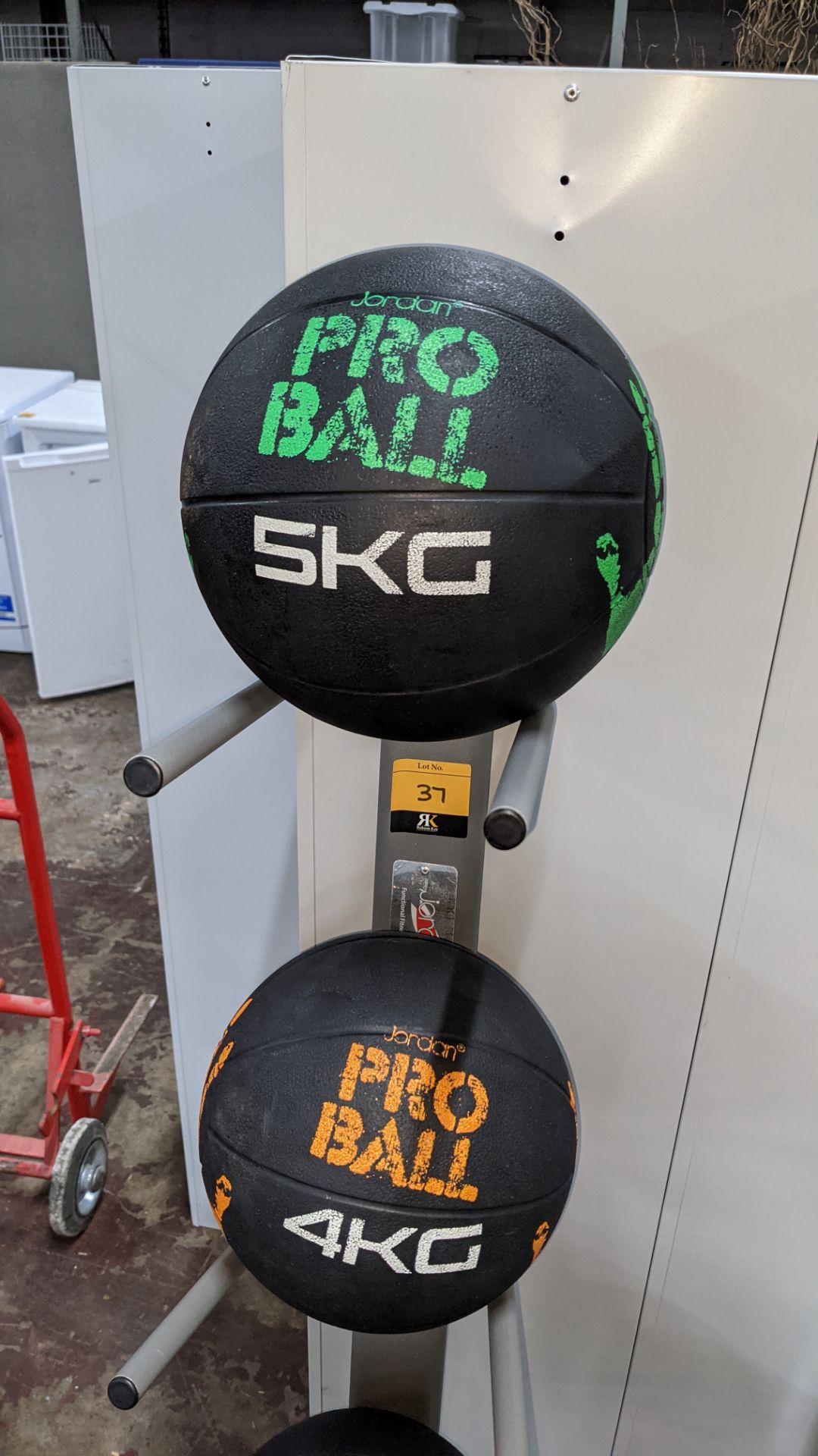 Jordan Fitness weighted ball rack capable of holding 5 balls plus 4 off Jordan Pro Balls in sizes 1, - Image 4 of 7