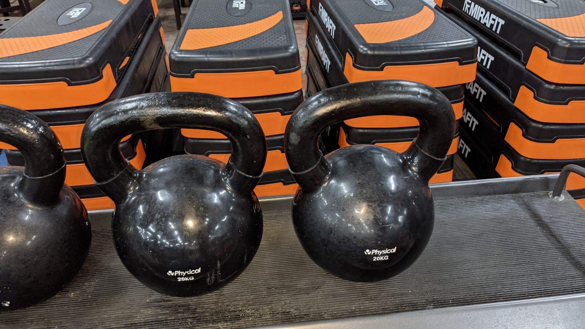 Physical Company kettlebell & rack set comprising 10 kettlebells (2 x 4kg, 1 x 12kg, 3 x 16kg, 3 x 2 - Image 5 of 9