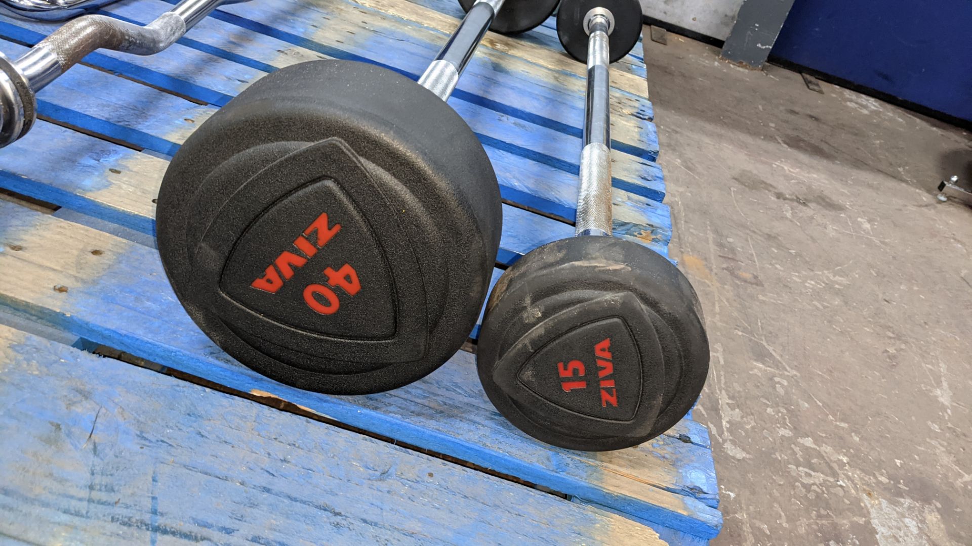 2 off Ziva barbells, 1 being 15kg & the other being 40kg - Image 4 of 6