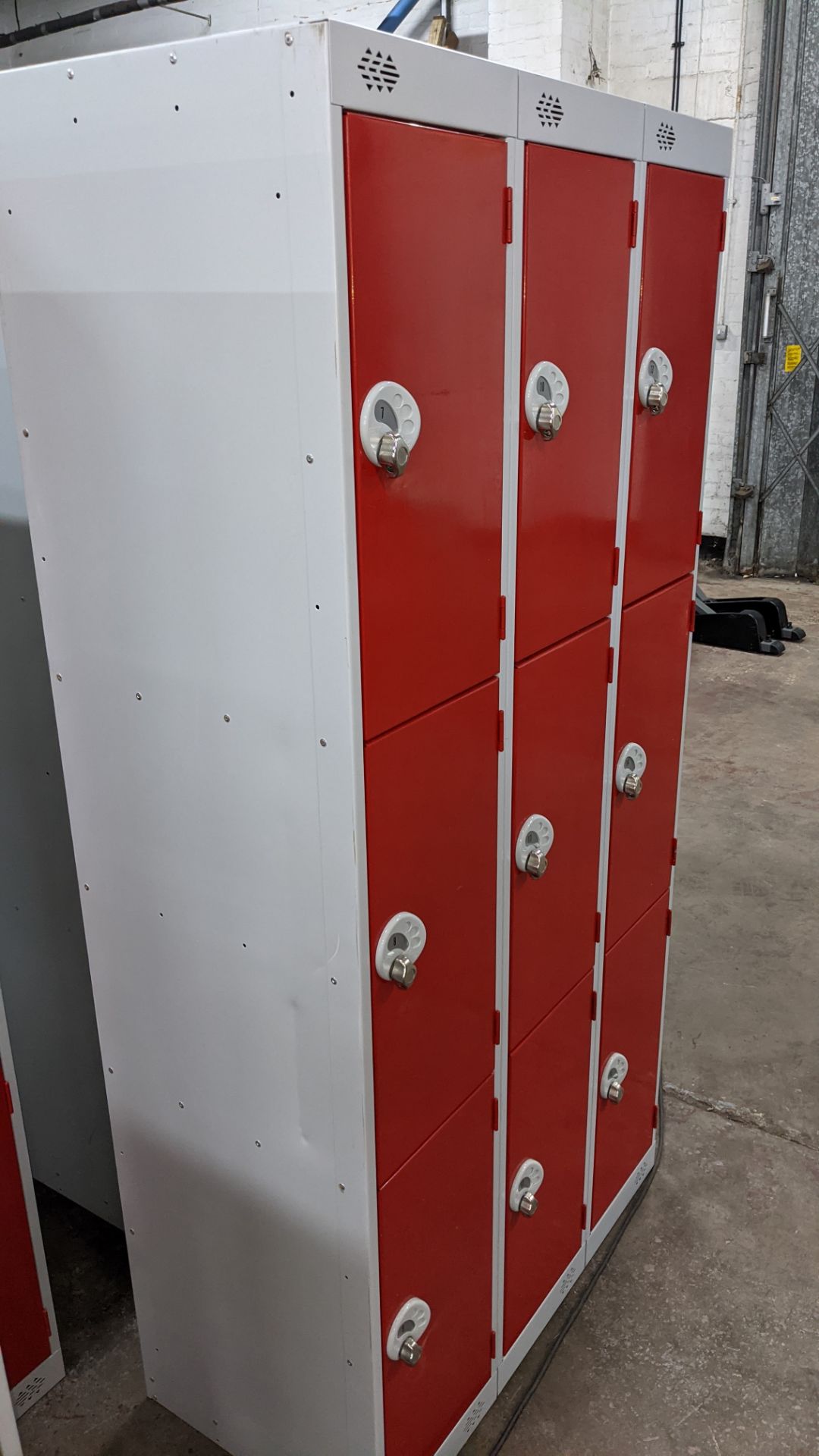 Quantity of Link lockers in grey & red - each locker can be locked with a padlock (not included). Th - Image 5 of 10