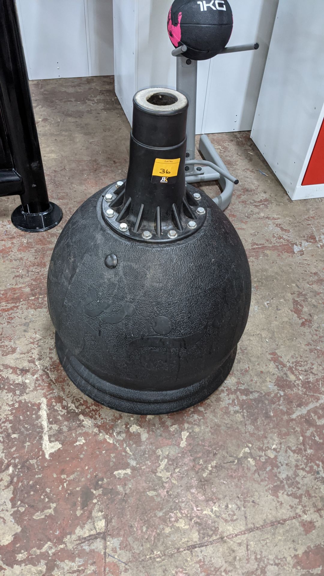 Round weighted base unit used for supporting a pole, assumed to be for use with punching torsos - Image 2 of 4