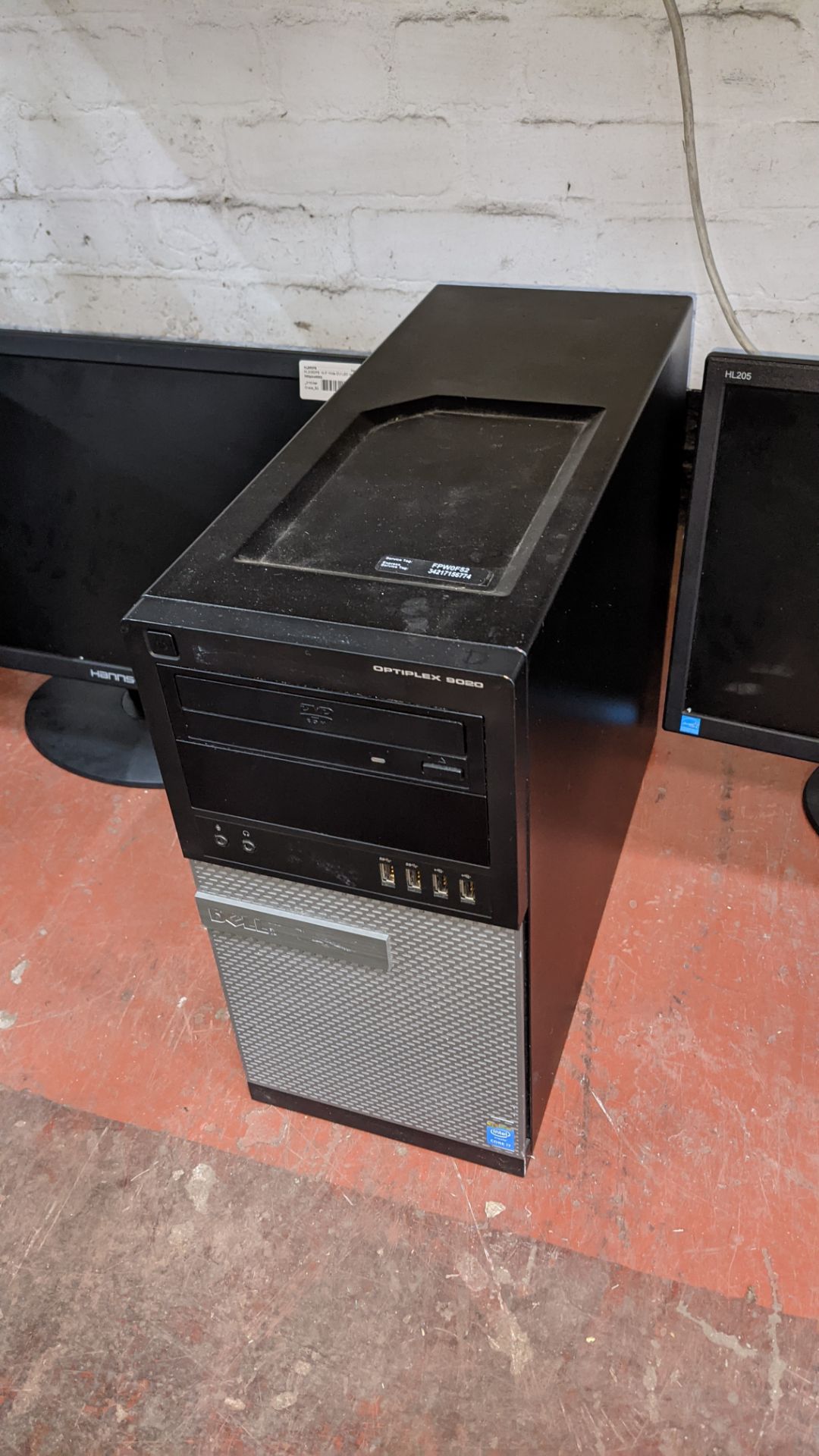 3 off Dell Optiplex assorted tower computers, each with monitor - no cables, keyboards, mice or othe - Image 4 of 10
