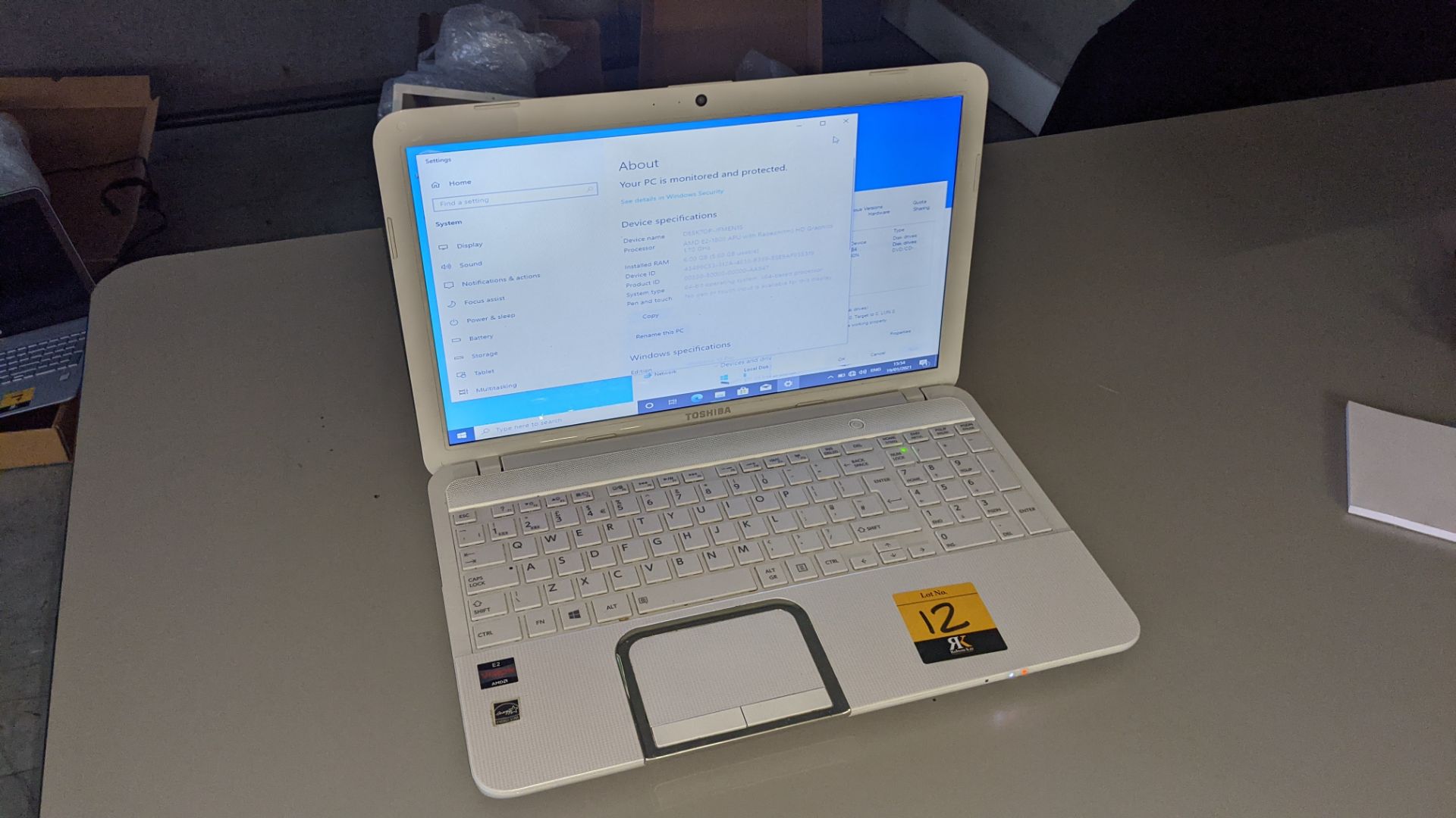 Toshiba Satellite L850D-12P notebook computer, 6Gb RAM, 750Gb HDD NB. No power supply - Image 11 of 14