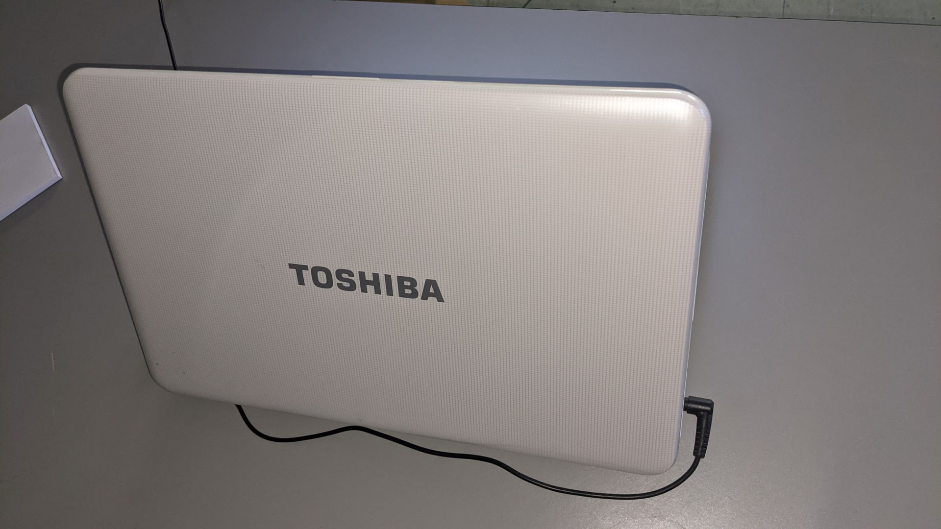 Toshiba Satellite L850D-12P notebook computer, 6Gb RAM, 750Gb HDD NB. No power supply - Image 8 of 14