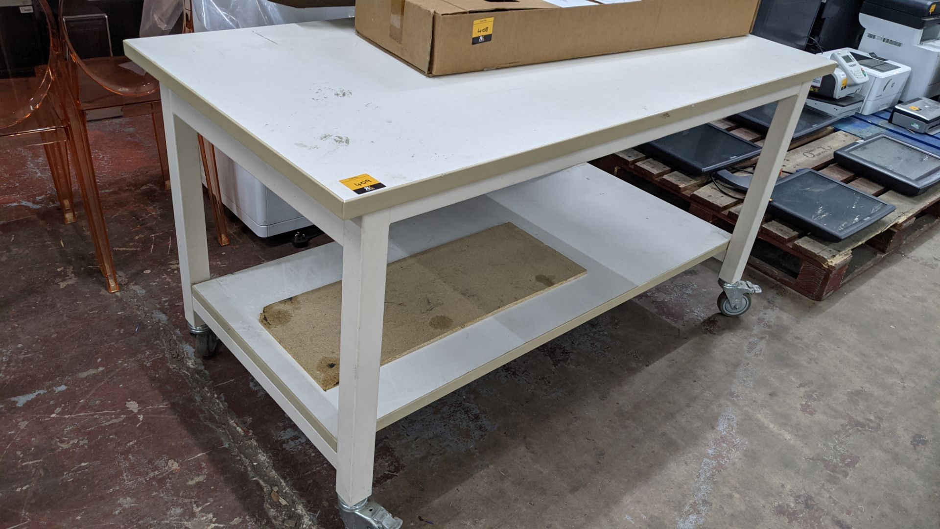 Heavy-duty twin-tier mobile worktable