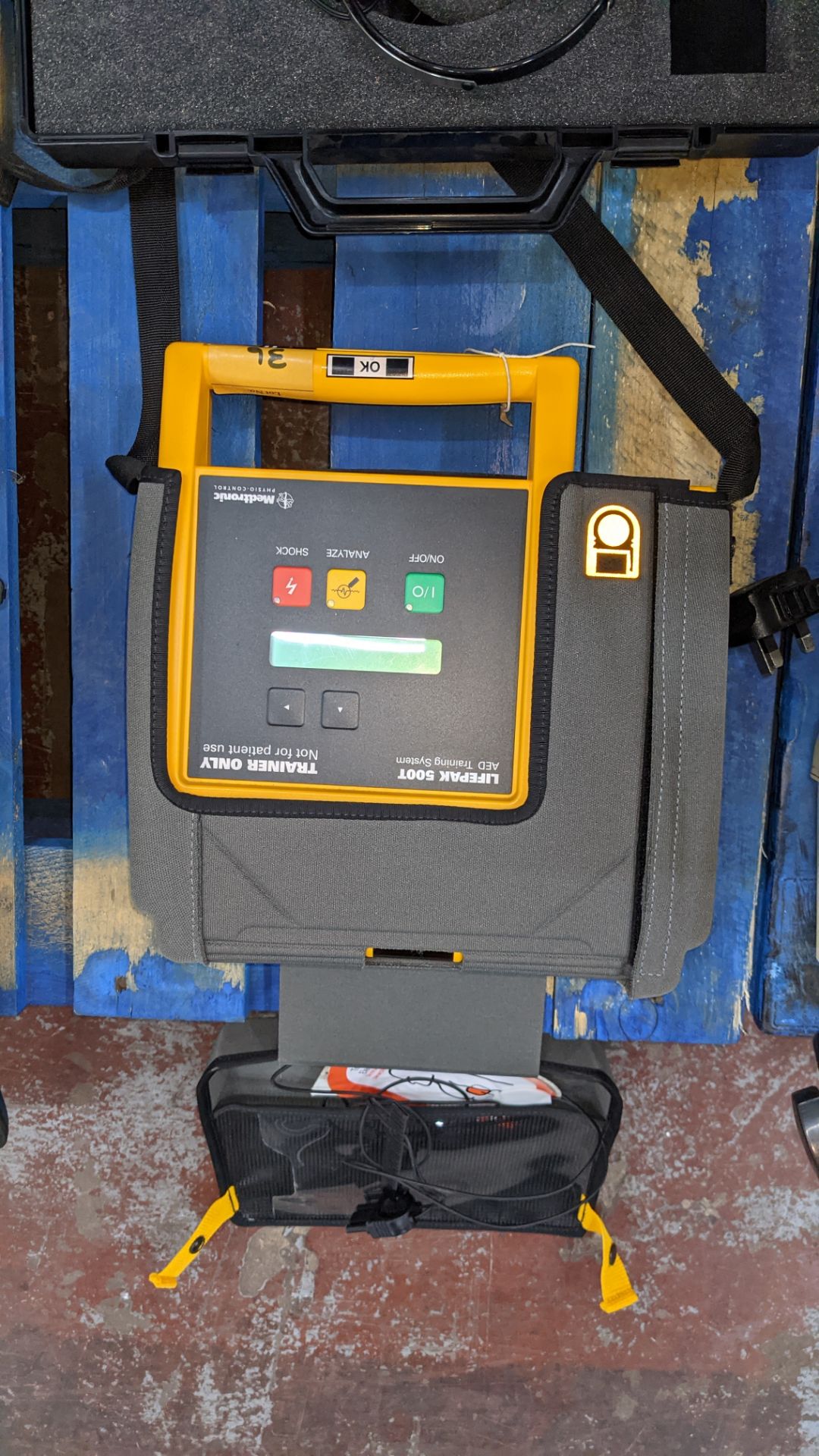 Medtronic Lifepak 500T AED training system (trainer only, not for patient use), including case & anc - Image 2 of 7