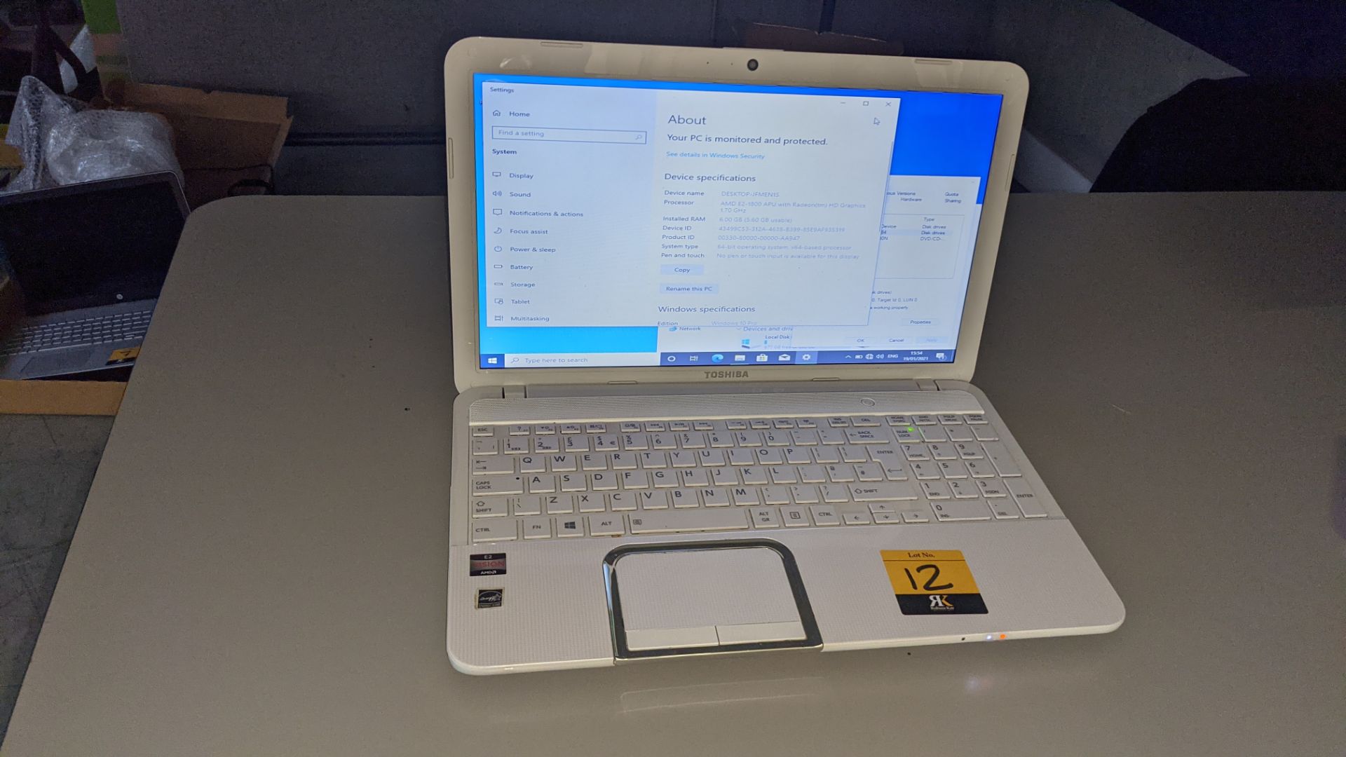 Toshiba Satellite L850D-12P notebook computer, 6Gb RAM, 750Gb HDD NB. No power supply - Image 12 of 14