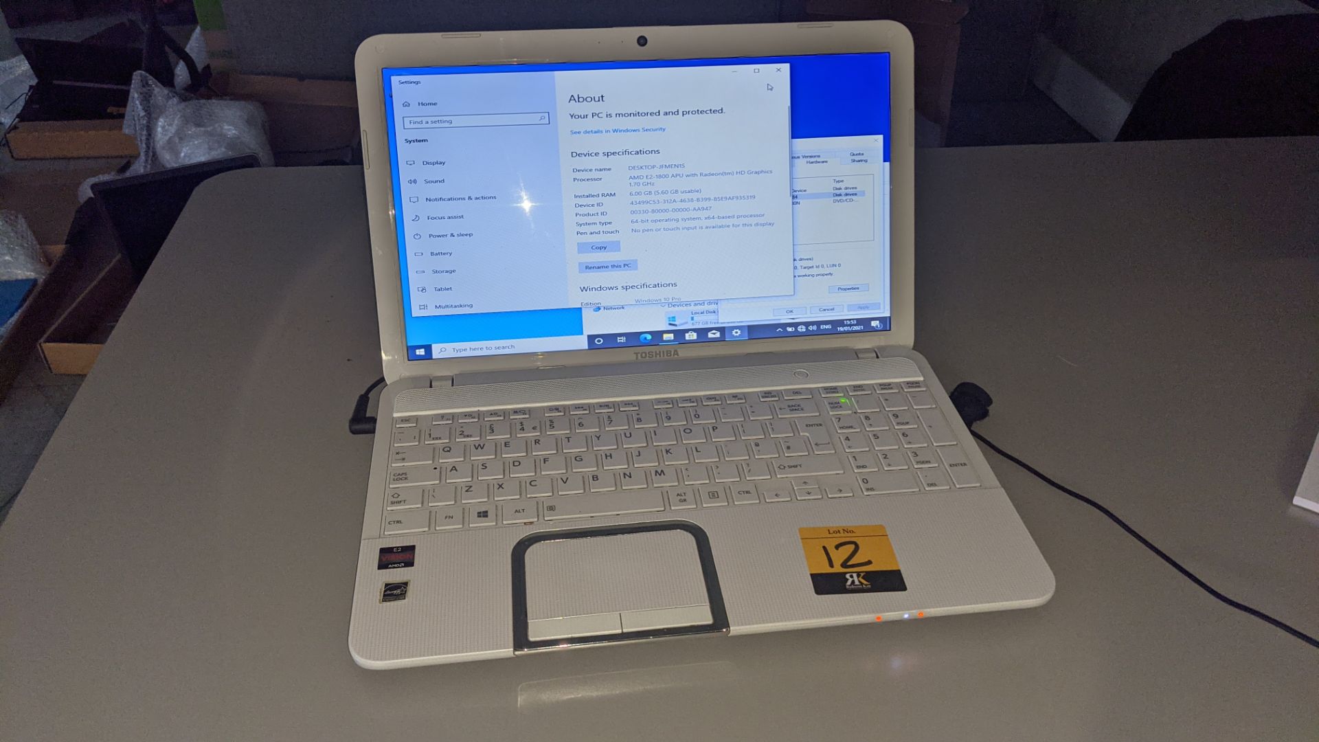 Toshiba Satellite L850D-12P notebook computer, 6Gb RAM, 750Gb HDD NB. No power supply - Image 2 of 14